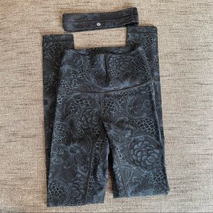 Lululemon Blue Paisley Wunder Under full length & headband